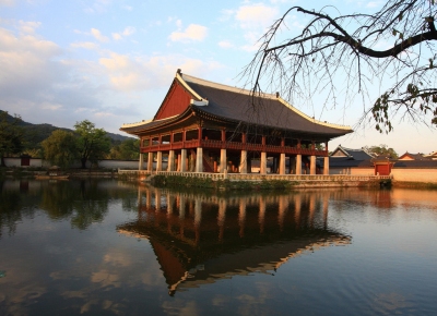 Seoul Gyeongbok Palace (Bridget Coila)  [flickr.com]  CC BY-SA 
License Information available under 'Proof of Image Sources'